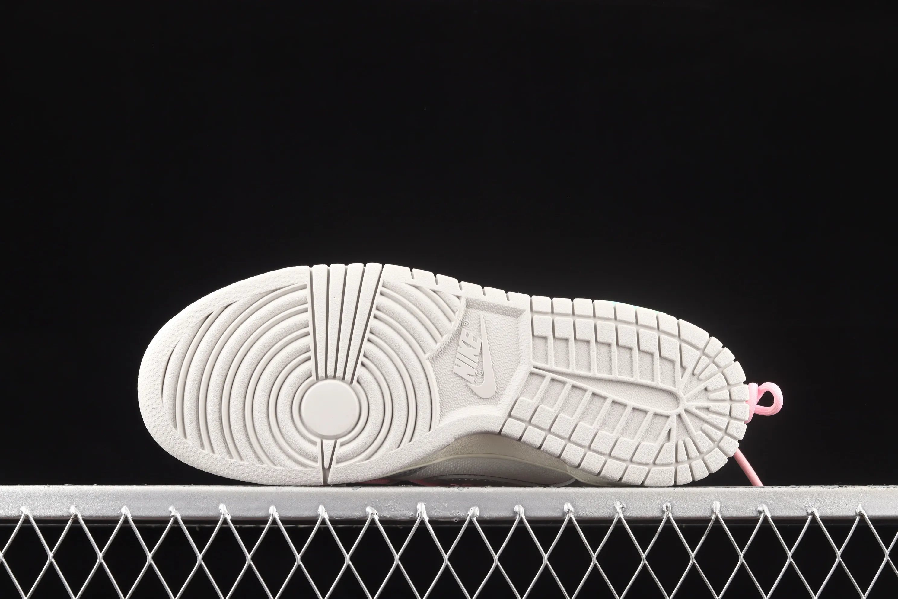All Categories Nk SB Dunk Series Nk SB Dunk Low Low-top sneakers Pure original version OF x Nk Dunk Low OW Gray SB smashed backboard fashion casual sneakers DM1602-109